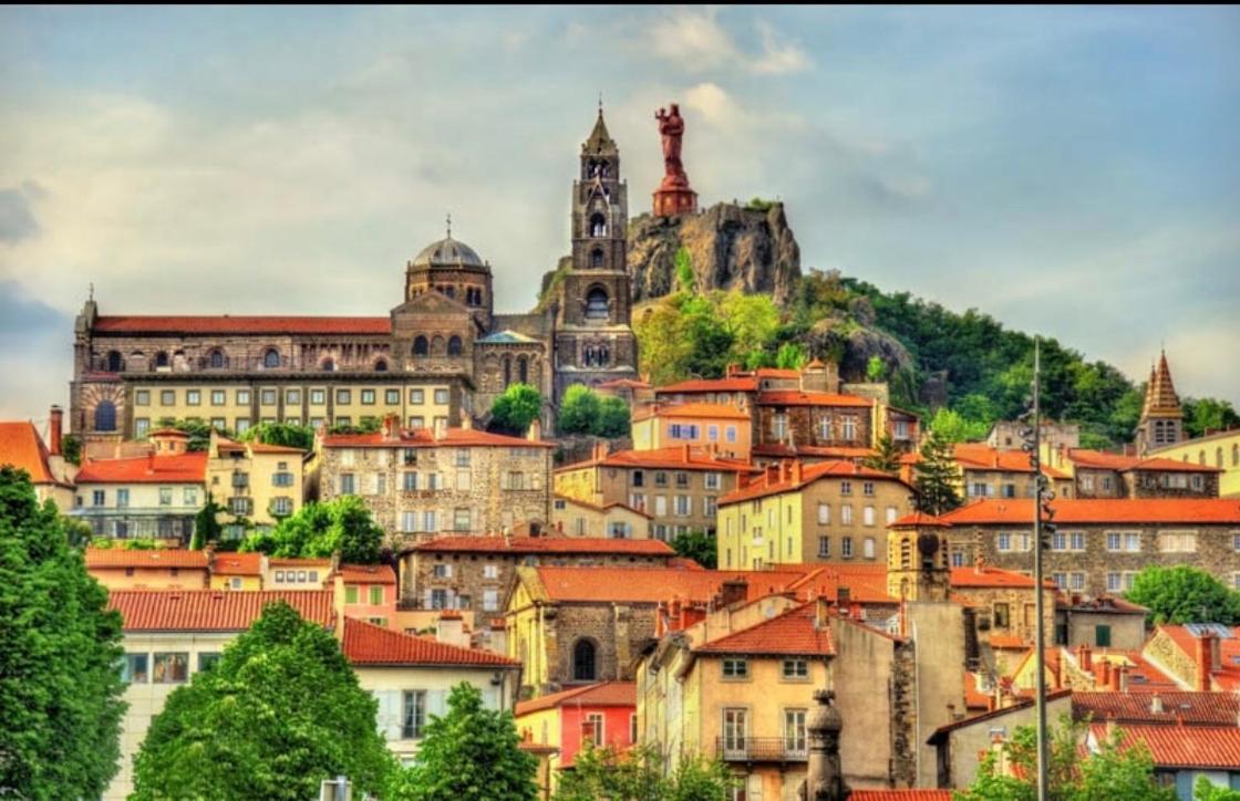 Loft industriel en centre ville Le Puy-en-Velay Buitenkant foto